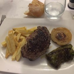 El Cazador - Buenísima comida, el pulpo estaba delicioso y la carne riquísima, lo recomiendo