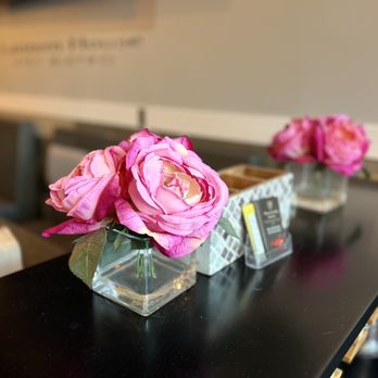 Lantern House Viet Bistro - pink roses in clear vases on a black table - Vietnamese Near Me - Falls Church, Virginia Lantern House Viet Bistro - pink roses in clear vases on a black table - Vietnamese Near Me - Falls Church, Virginia