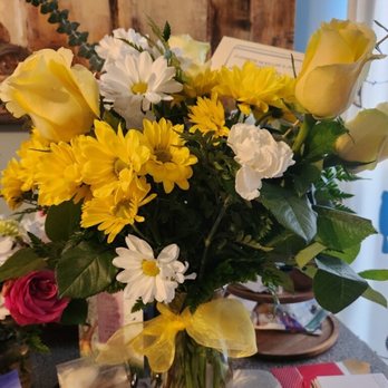 Georgetown Flowers & Gifts - Flower arrangement, roughly $100. - Florists Near Me - Georgetown, Kentucky