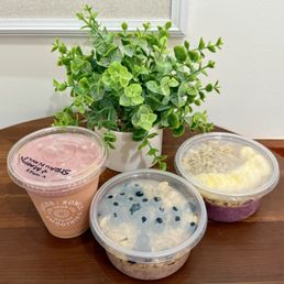 TooGoodToGo Mystery Bag (Açaí Bowls: Blueberry & Granola, Banana & Granola), Strawnana & Mango Smoothie w/Whey Powder); IG: @katzlundell