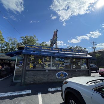 Big Star Drive-In - cars parked in a parking lot - Fast Food Near Me - Stroudsburg, Pennsylvania