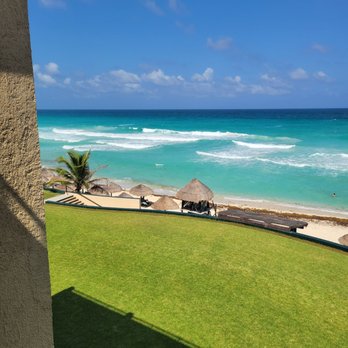 The Royal Islander - The ocean view they upgraded me to - Hotels Near Me - Cancún, ROO