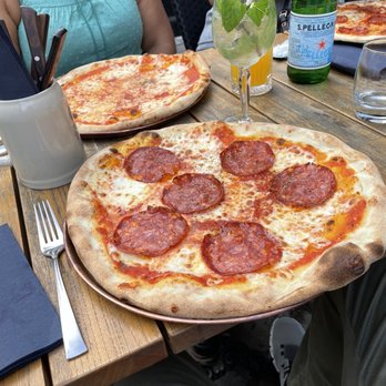 Noah´s Pizzeria - Pizza Diavola. Spicy salami and fior di latte. Delicious ! - Pizza Near Me - Munich, BY