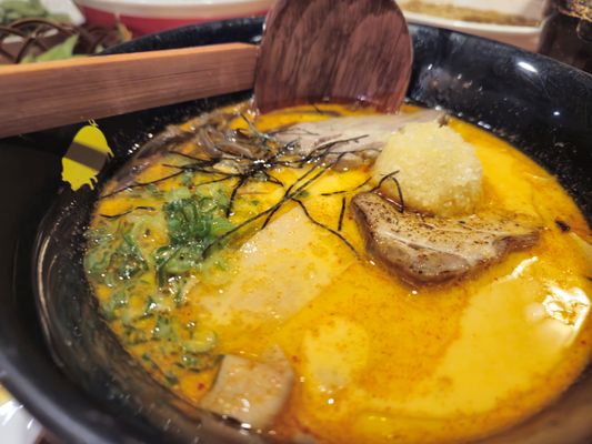 KINTON RAMEN SQUARE-VICTORIA by null