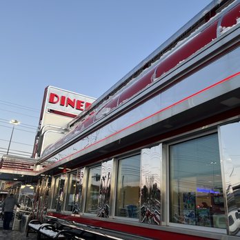 Sunliner Diner - Exterior - Diners Near Me - Pigeon Forge, Tennessee Sunliner Diner - Exterior - Diners Near Me - Pigeon Forge, Tennessee