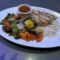 Mavericks Beach Club - Grilled chicken with vegetables and rice