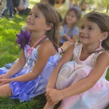 The Arty Loon Show! - My twins enthralled by Arty! - Magicians Near Me