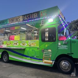 Tacos Los Poblanos - Taco truck