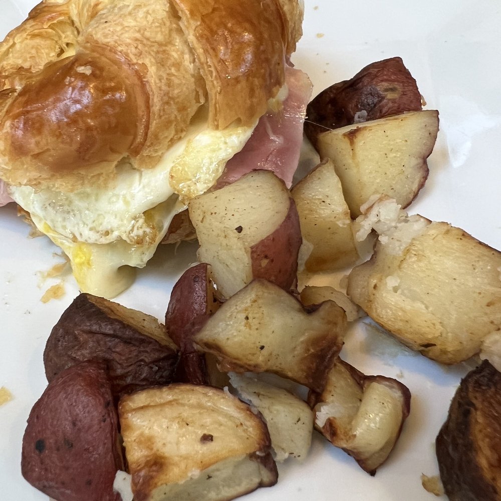 Le Bon Cafe - Coffee & Tea Near Me - Washington, DC, District of Columbia