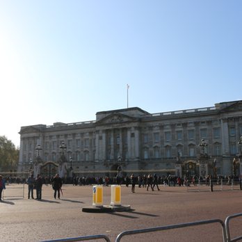 Buckingham Palace - Landmarks & Historical Buildings Near Me - London, XGL Buckingham Palace - Landmarks & Historical Buildings Near Me - London, XGL