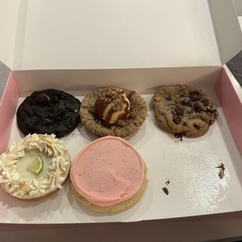 Crumbl - Dublin - Bakeries Near Me - Dublin, California
