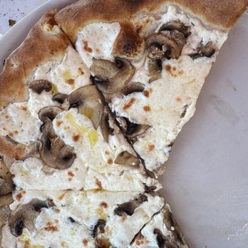 Colombo’s 900 Degrees Pizza - Funghi pizza - Pizza Near Me - Towaco, New Jersey