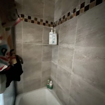 Arvizu Flooring - Shower 2 - Flooring Near Me Arvizu Flooring - Shower 2 - Flooring Near Me
