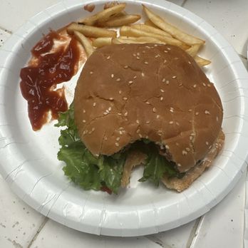 Primo Burgers No 7 - I only took one bite from my (Primo Best) burger before my brother found the foreign object (string/floss). - Burgers Near Me - Palmdale, California