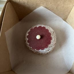 Cassis cream puff