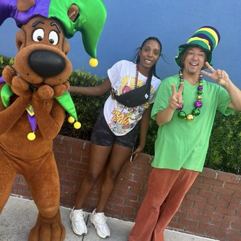 Universal Studios Florida - Scooby Doo character meet and greet with my cousin - Amusement Parks Near Me - Orlando, Florida Universal Studios Florida - Scooby Doo character meet and greet with my cousin - Amusement Parks Near Me - Orlando, Florida