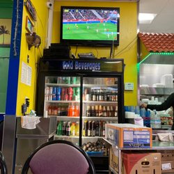 El Buen Gusto Restaurant - Watch  while waiting for food