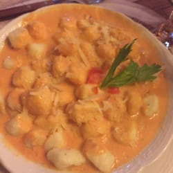 Cipriano - Ñoquis con salsa rosa.