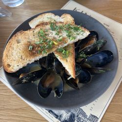 Mussels in ginger wine sauce
