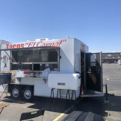 Tacos El Carnal - Taco stand