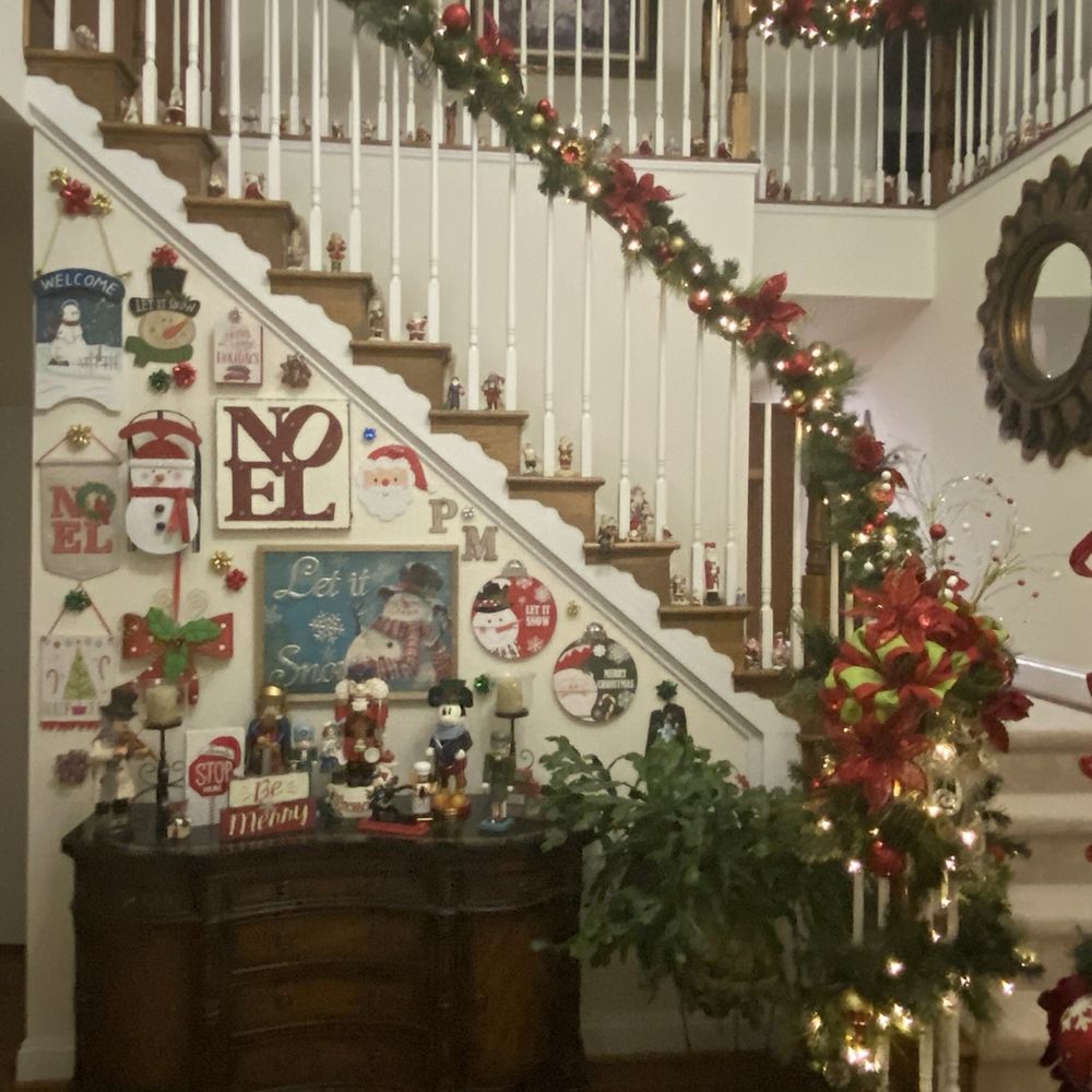 Home & Holiday Designs - Entryway foyer - Holiday Decorating Services Near Me Home & Holiday Designs - Entryway foyer - Holiday Decorating Services Near Me