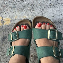 Leslie's Nails & Spa - Volcano pedicure.