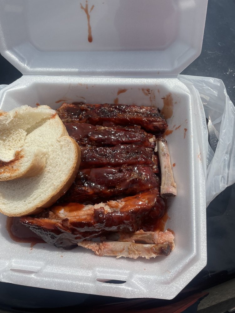 PT's Barbeque Logo