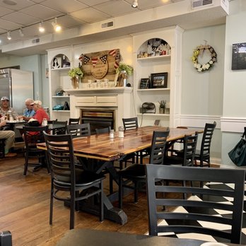 Pat's Place - Inside - American Near Me - Bardstown, Kentucky