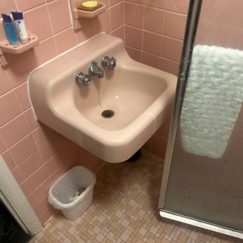 Monticello Motel - Running water that would not turn off - Hotels Near Me - Framingham, Massachusetts