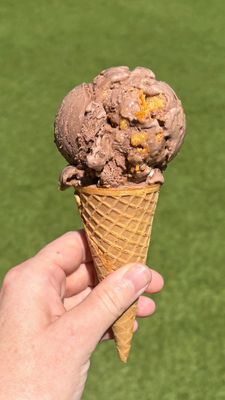Right Cream by null