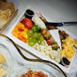 HappyBoards Cheese & Charcuterie - The Classic HappyBoard (Vegetarian)