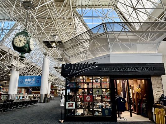 Milwaukee Mitchell International Airport by null