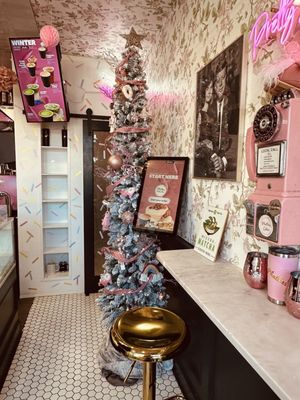 Phatties Bake Shop by null