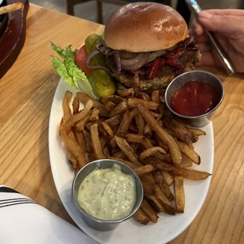 Stern and Bow - Veggie burger - Pizza Near Me - Closter, New Jersey