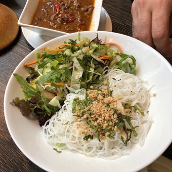 Mr. Hoang - Bun bo num bo - Vietnamese Near Me - Berlin, BE