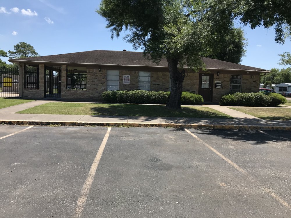 HOLIDAY ACRES MANUFACTURED HOME COMMUNITY Updated June 2024 Request Information 2701 Leary