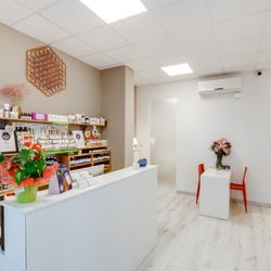Aurum Wellbeing - Front door shop