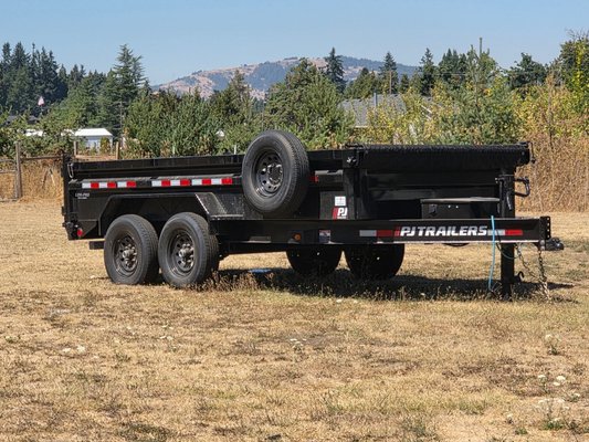 Last Minute Cleanups for Winter - We offer delivery and removal of yard debris. Give us a call now for a free estimate so we can clear up your yard before winter! Last Minute Cleanups for Winter - We offer delivery and removal of yard debris. Give us a call now for a free estimate so we can clear up your yard before winter!