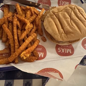 Mia's Table - Nashville Hot Kickin' Fried Chicken - American Near Me - Houston, Texas