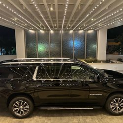Luxury black SUV service in Naples, FL for airport transfers, hotels, resorts and private transportation day or night.