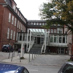 Bernhard-Nocht-Institut für Tropenmedizin - Der Eingang des Instituts. Foto: fbt