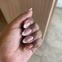 Amazing work and overall service. Get in. And your nails  done.