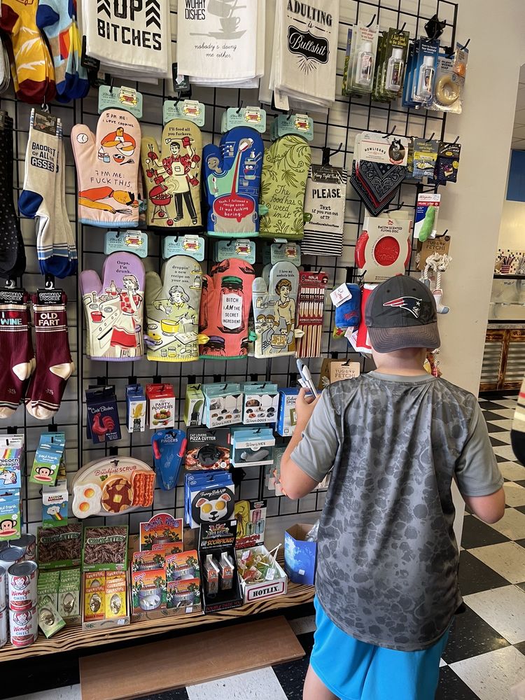 GRANDPA JOE’S CANDY SHOP Updated July 2024 31 Photos & 19 Reviews