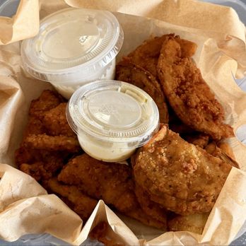 The Fishin' Pig - Fried Green Tomatoes (loved) - Barbeque Near Me - Norfolk, Virginia