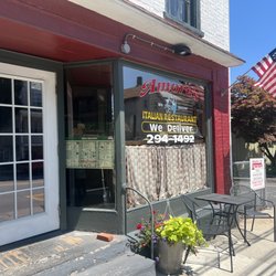 Amore's Pizzeria & Restaurant - Entrance