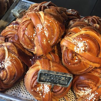 Fabrique Bakery - Cinnamon bun - Cafes Near Me - Fitzrovia, XGL