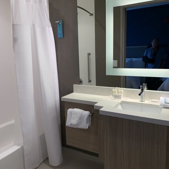 SpringHill Suites by Marriott Reno - Shower - Hotels Near Me - Reno, Nevada SpringHill Suites by Marriott Reno - Shower - Hotels Near Me - Reno, Nevada
