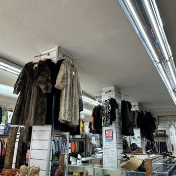 L Train Vintage - Used, Vintage & Consignment Near Me - New York, New York L Train Vintage - Used, Vintage & Consignment Near Me - New York, New York