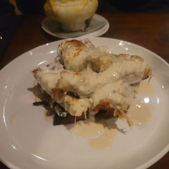 The Standard Restaurant - Garlic bread - American Near Me - Toledo, Ohio