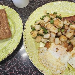 Irwin's Fountain - French Toast w/ eggs & sausage (added homefries w/onions & peppers)